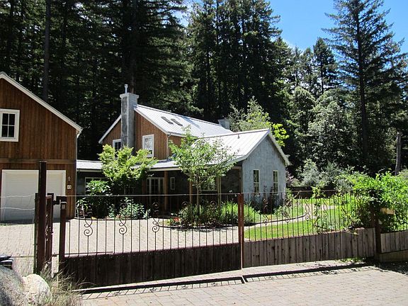 2nd image of 12 Comstock Ln