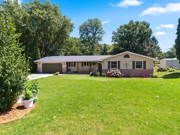 630 Mount Mary Dr, Green Bay, WI 54311