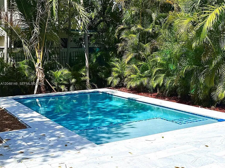 1345 SW 14th Ave — Photo 4