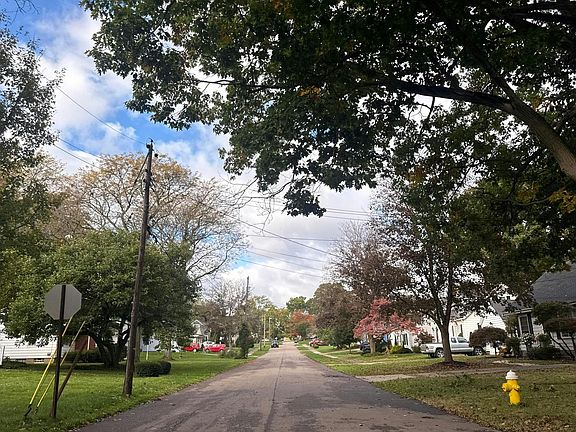 5th image of 726 Morningview Ave