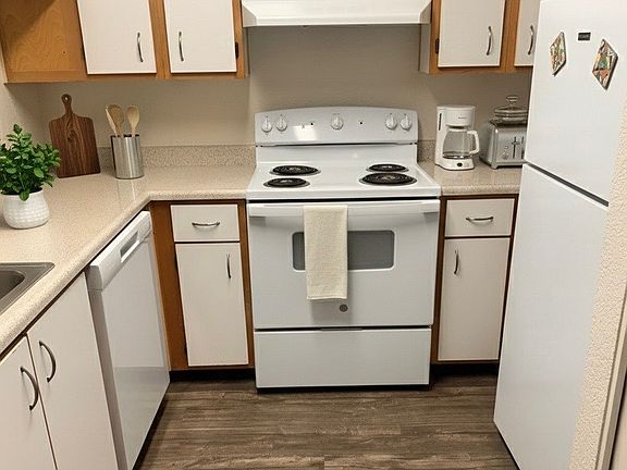 3rd image of 720 SE Oak Glen Way #136