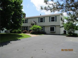 7156 Meadowview Dr, Lima, NY 14485
