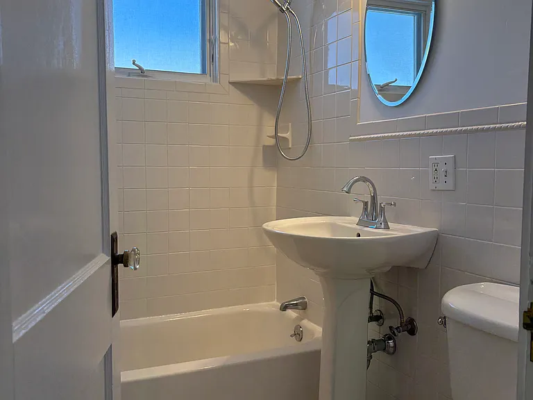10 Oakland St — Photo 8