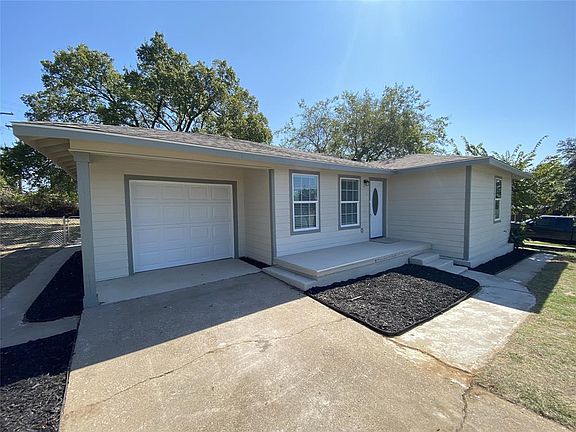 2nd image of 118 Mimosa St
