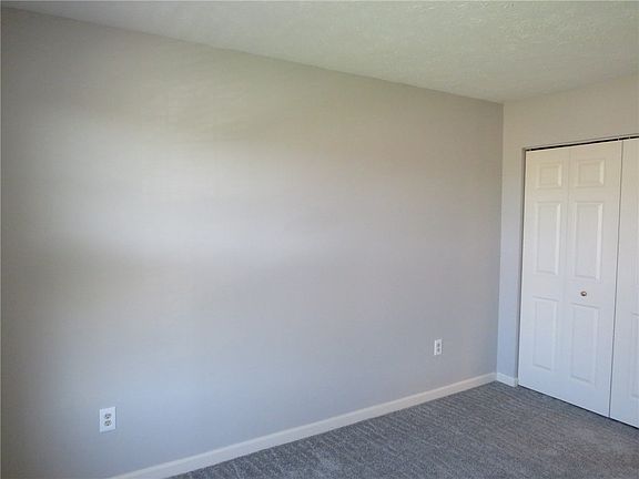 5th image of 392 Pine Ridge Dr