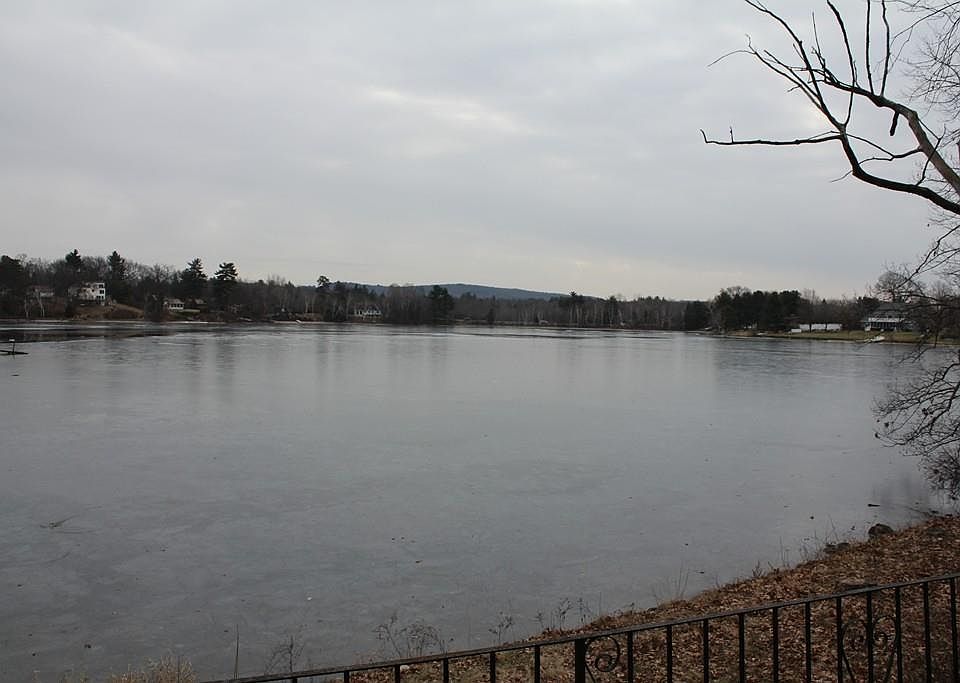 2nd image of 16 Island Pond Rd