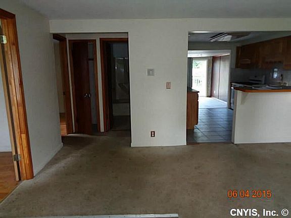 3rd image of 5819 Lincoln Ave