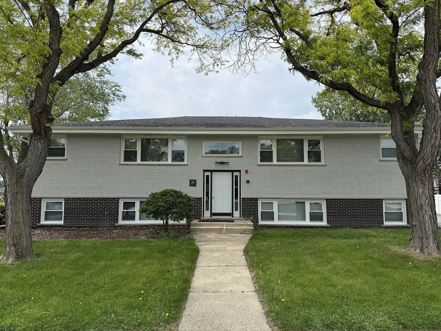 50 Surrey Dr — Photo 1