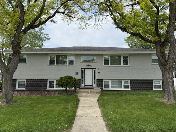 50 Surrey Dr #2S, Glen Ellyn, IL 60137
