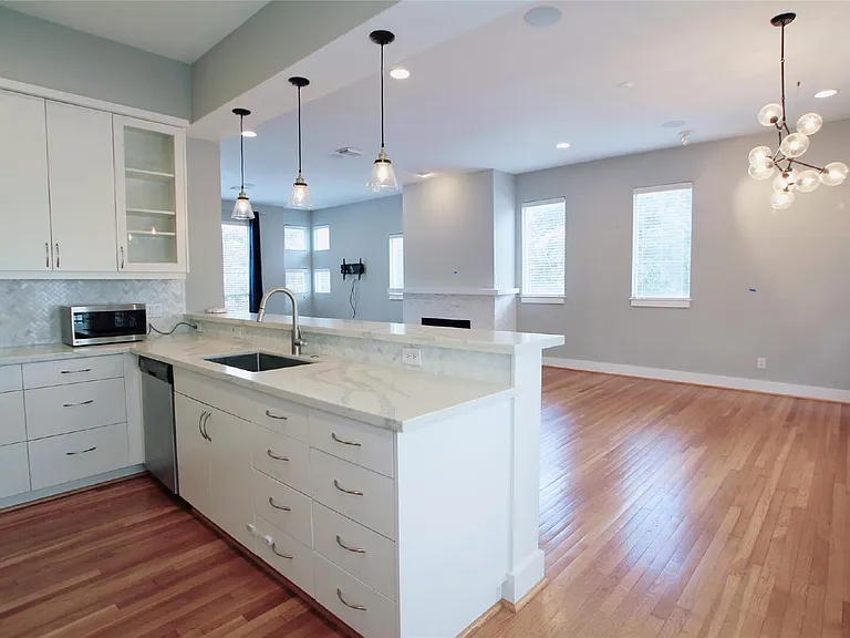 4701 Caroline St — Photo 10