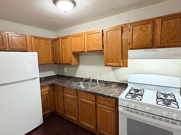 3rd image of 263 Blake St #12