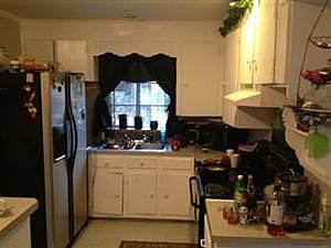 1st image of 909 Charles Ct