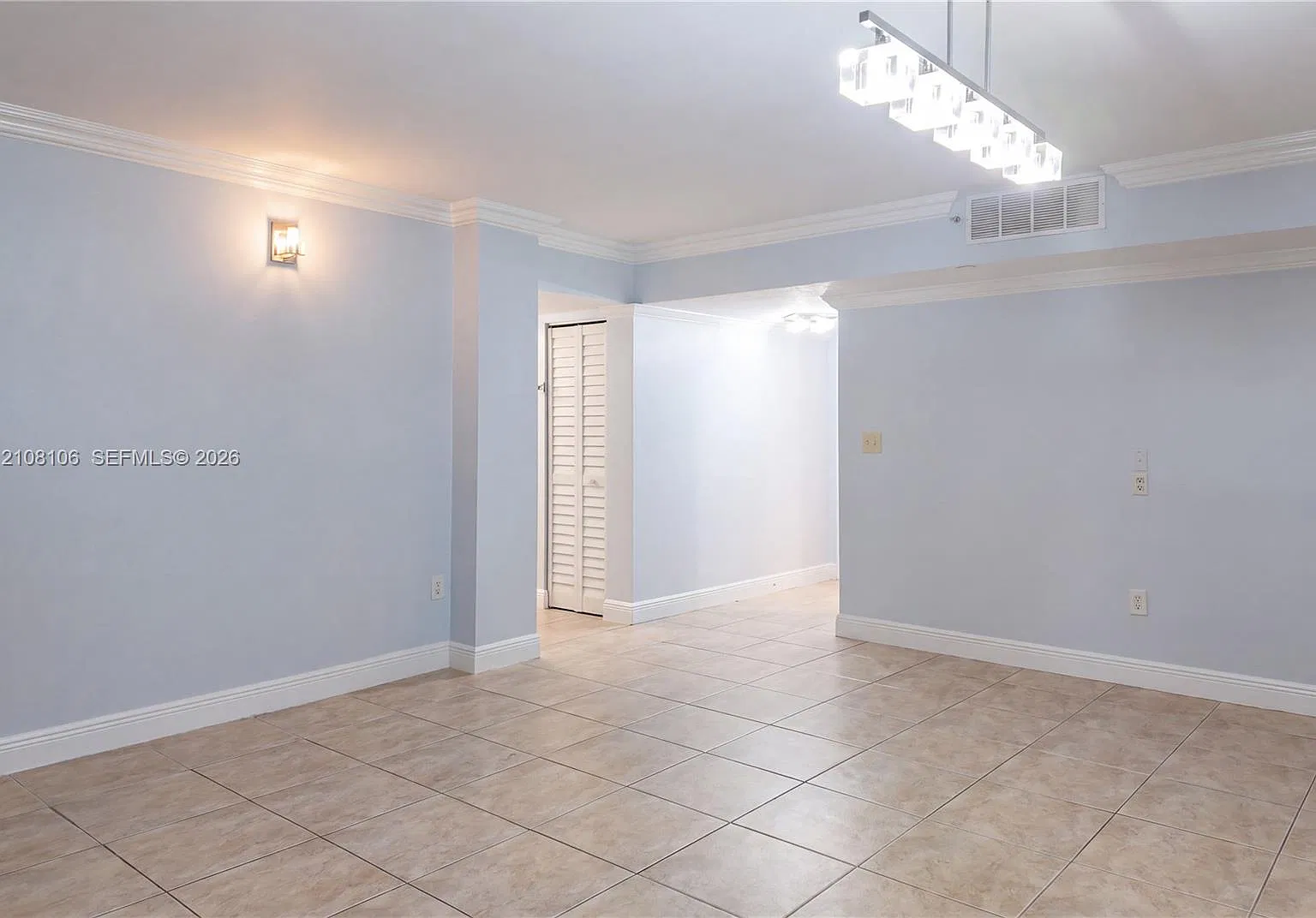 Horizons West Condo #7 — Photo 2