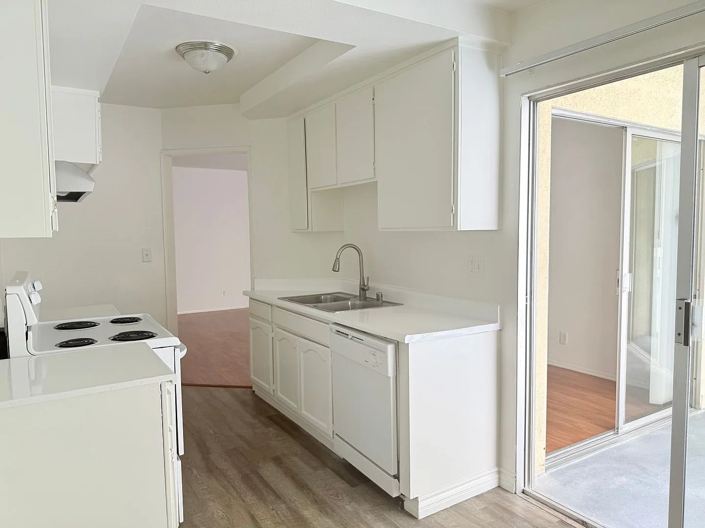 331 Ardmore Avenue Apartments - Prime Location in Koreatown — Photo 2