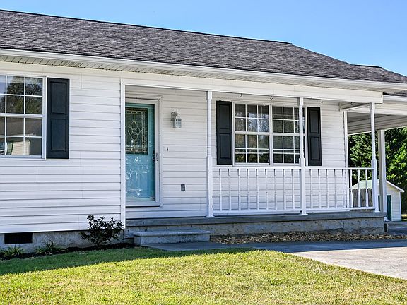 3rd image of 756 Crab Apple Ln SE