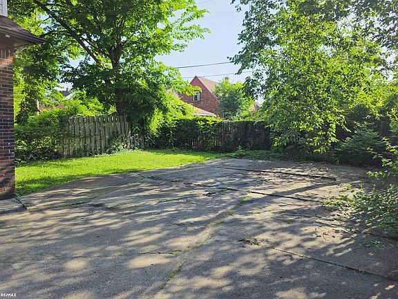 2nd image of 6110-6112 Yorkshire Rd