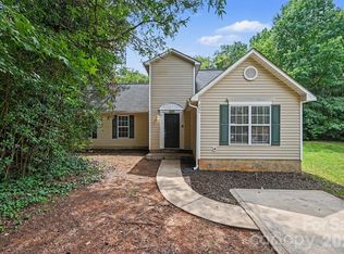 302 Touch Me Not Ln, Charlotte, NC 28216