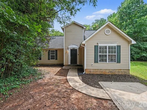 302 Touch Me Not Ln, Charlotte, NC 28216