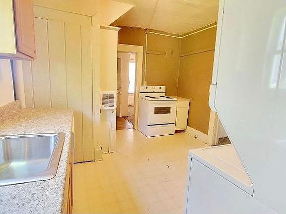 5th image of 721 Naomi St