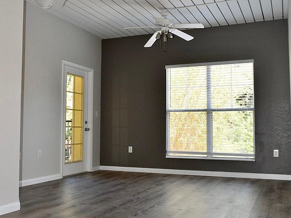 4th image of 2421 W Horatio St Unit 827