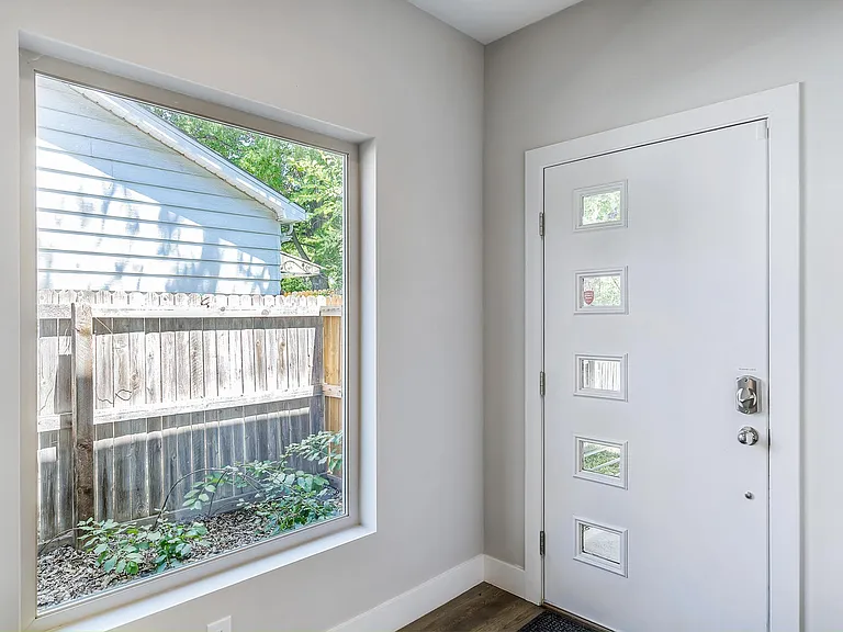 2433 S High St — Photo 4