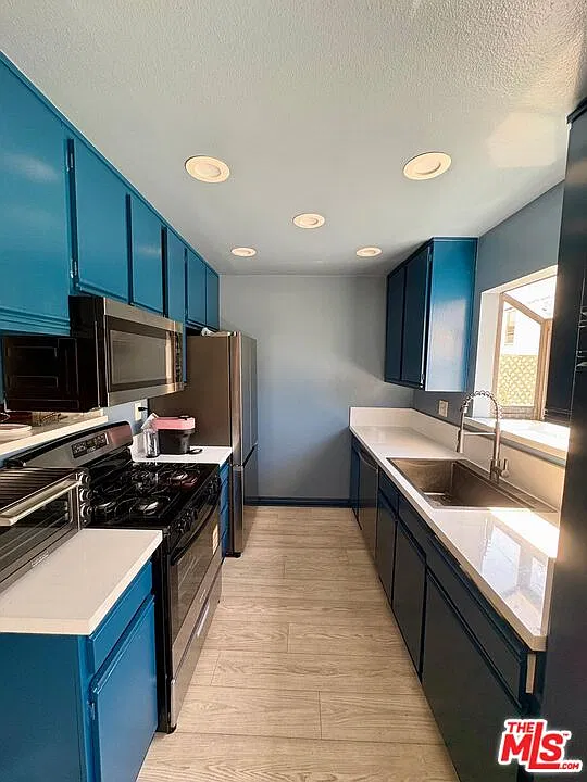 2 bed, 2.5 bath, 1253 sqft, $5,300 — Photo 4