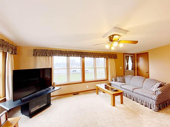 3rd image of 515 Fenton St