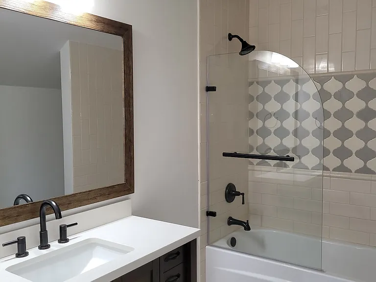 601 W 37th St #B — Photo 20