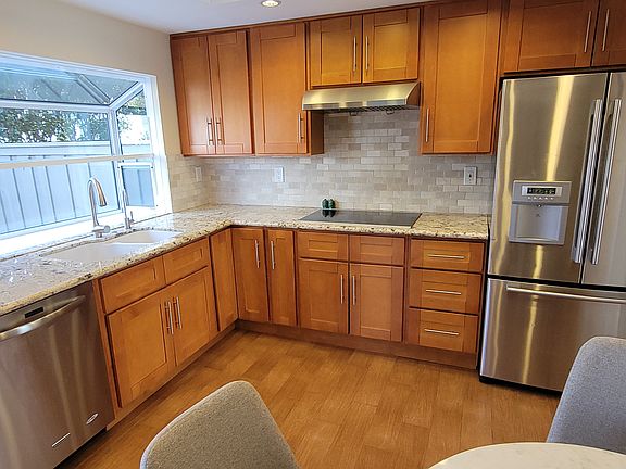Kitchen:
Stainless freezer and wosher.
Bosh Induction stove top.