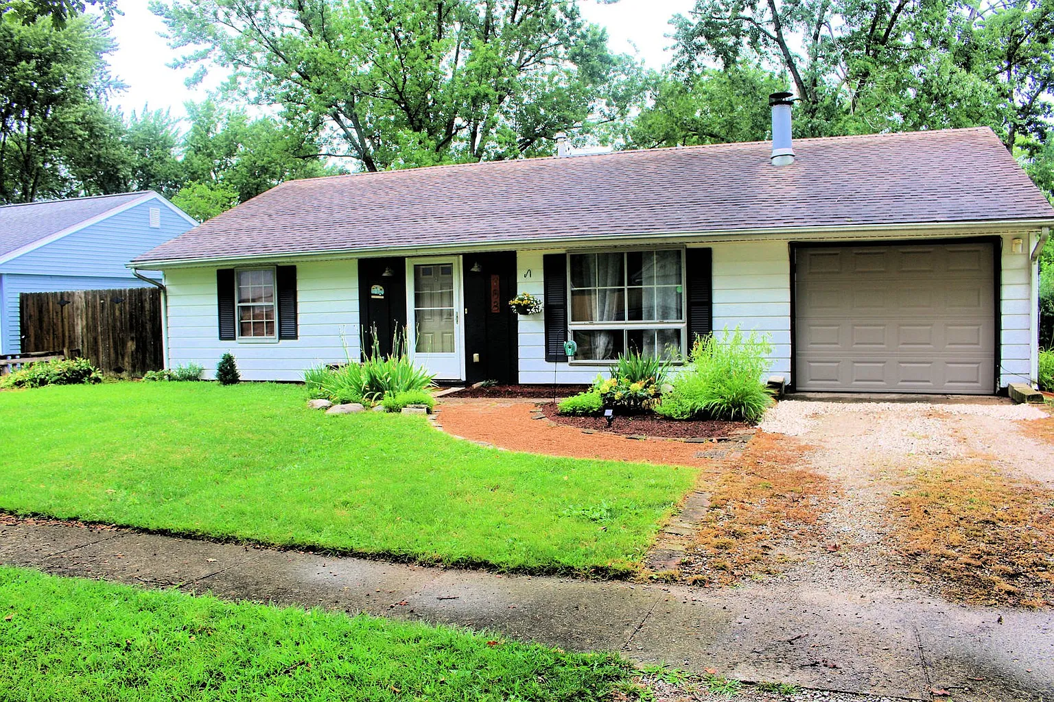 708 Dogwood Dr photo 1
