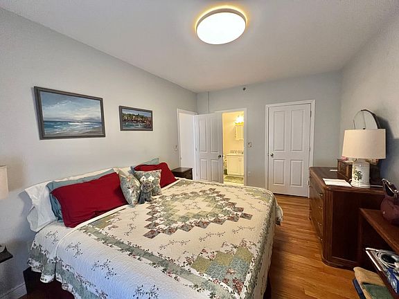 5th image of 4 Charlesgate E APT 402
