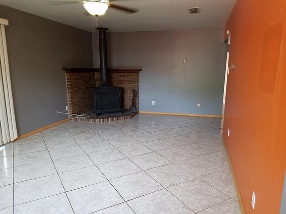 4th image of 2801 N Elm Ave