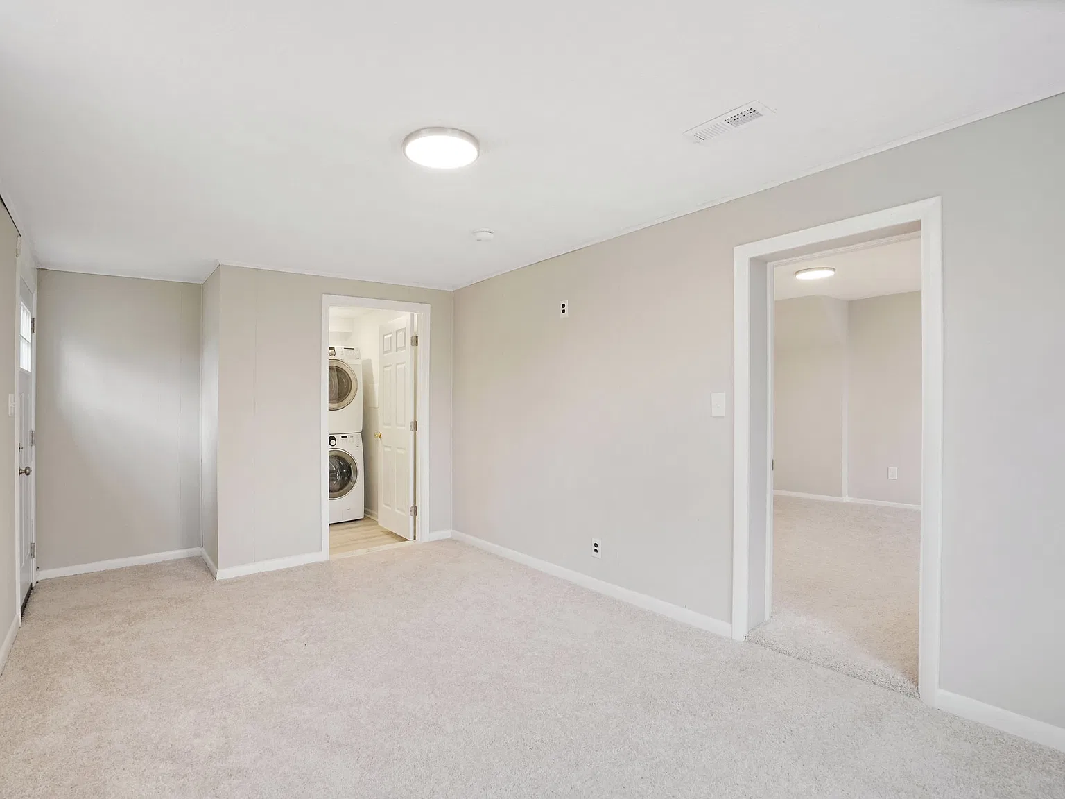 2 bed, 700 sqft, $1,800 — Photo 2