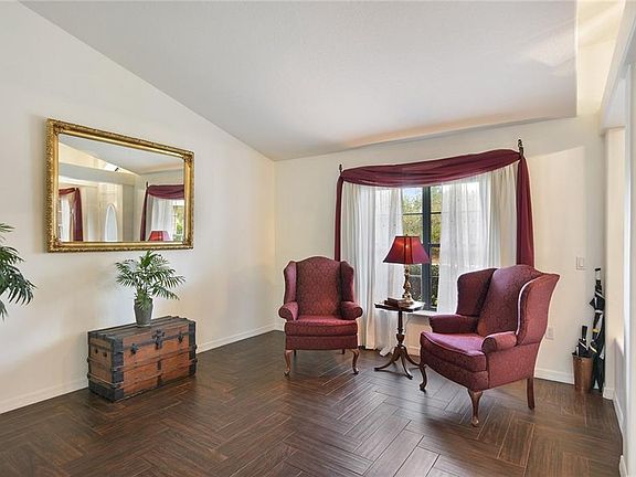 4th image of 552 S Pine Meadow Dr