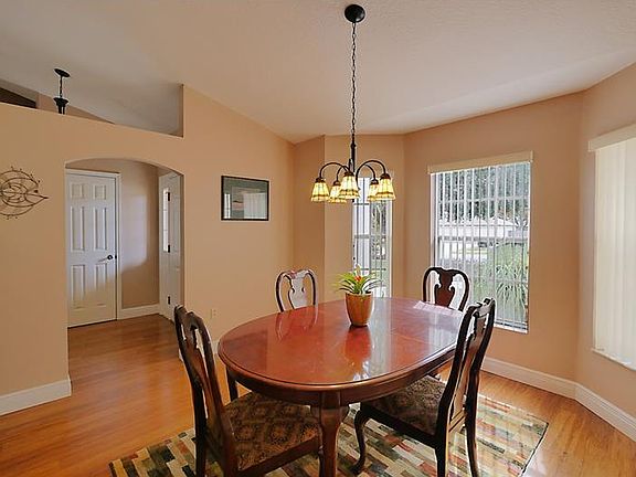 4th image of 819 Park Valley Cir