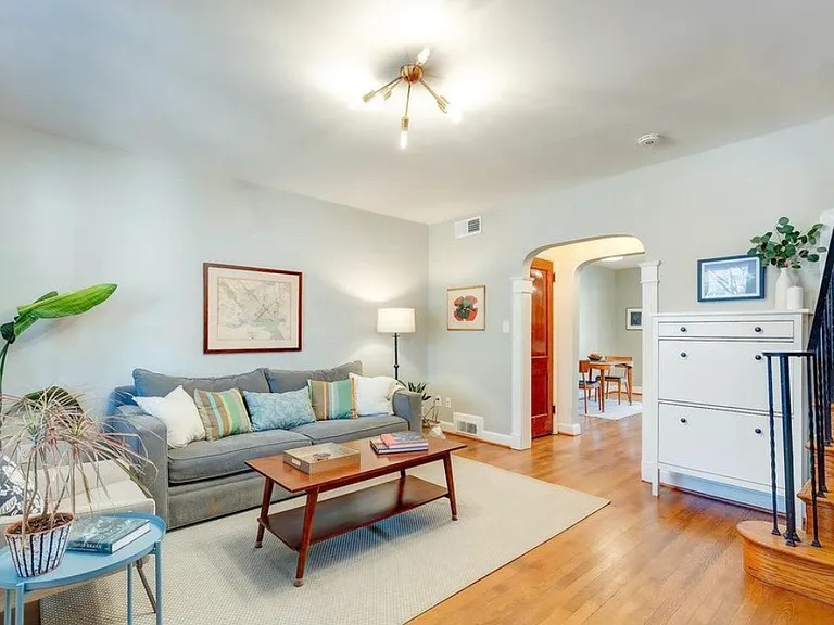 1517 Montana Ave NE — Photo 2