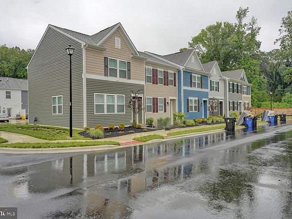 3rd image of 21 Crowberry Dr