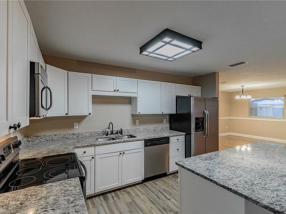 5th image of 4939 Hidden Hills Dr