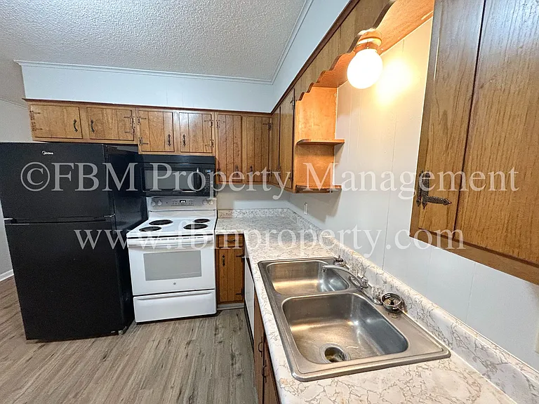 330 W College St #4 — Photo 7