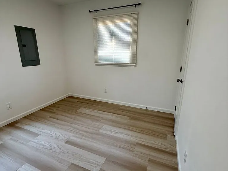 8420 1/2 S Tacoma Way — Photo 8