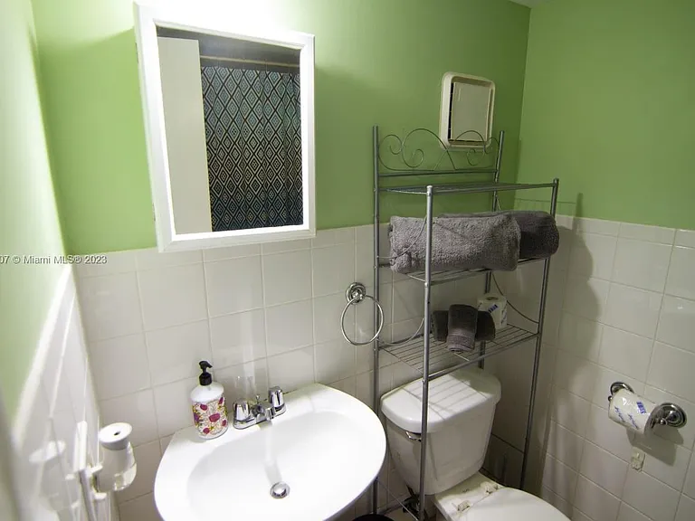 753 Michigan Ave #2D — Photo 14