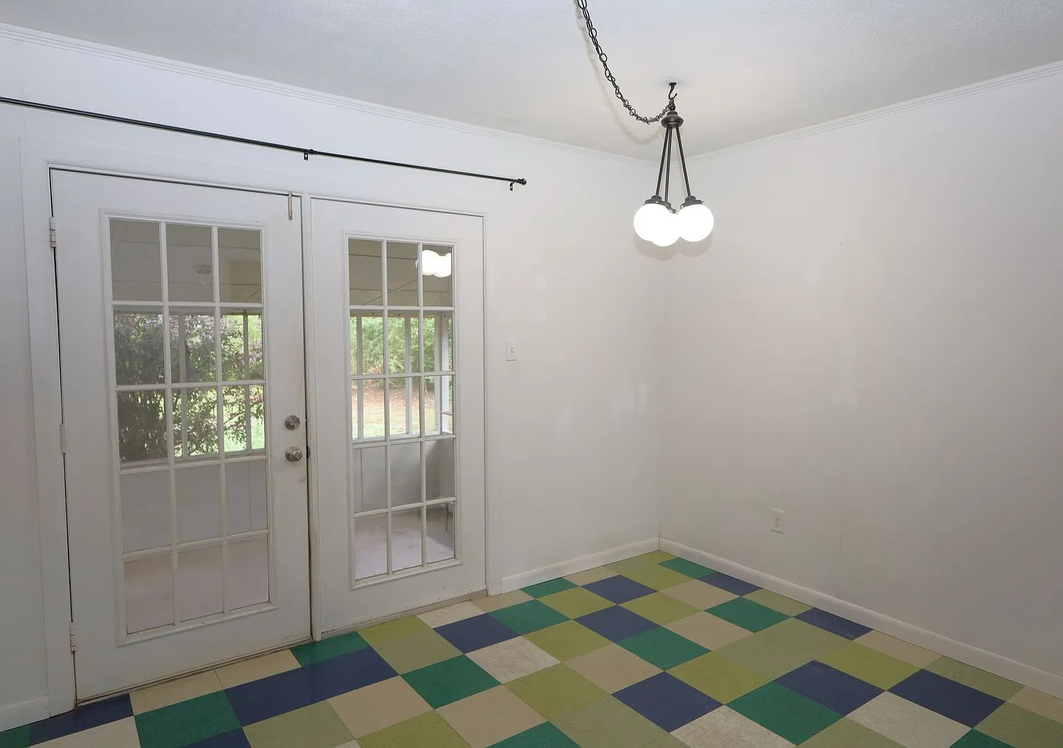 609 East Stanfill St — Photo 3