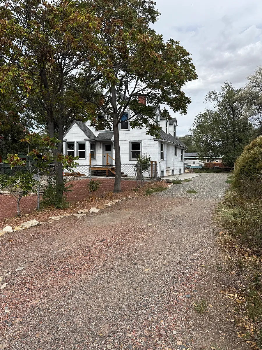 Building Photo - 2542 Elm Ave