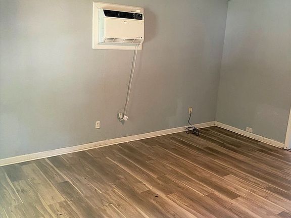 2nd image of 401 Alder St