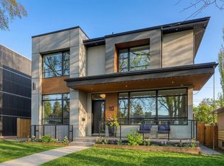 10 S Lissington Dr SW, Calgary, AB T3E 5E1