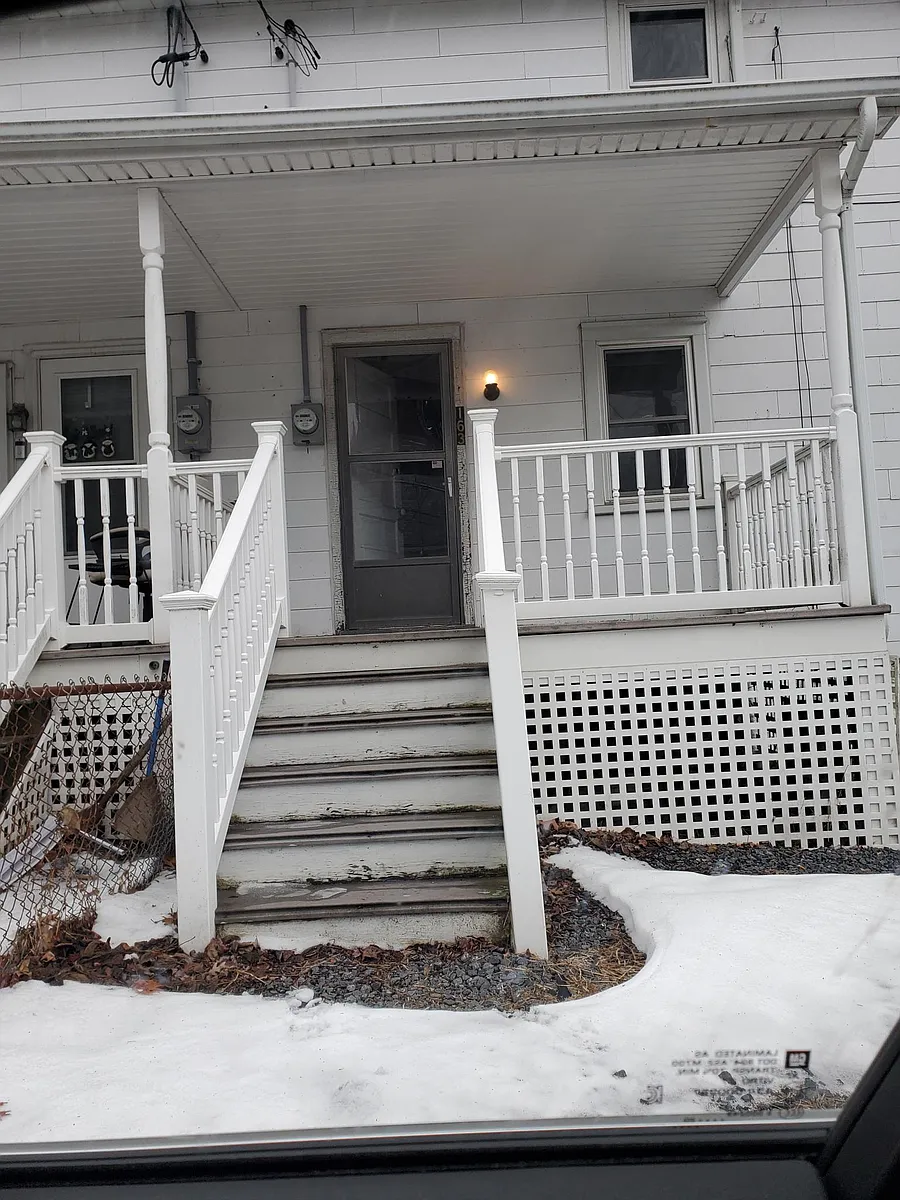 Building Photo - 163 1st St