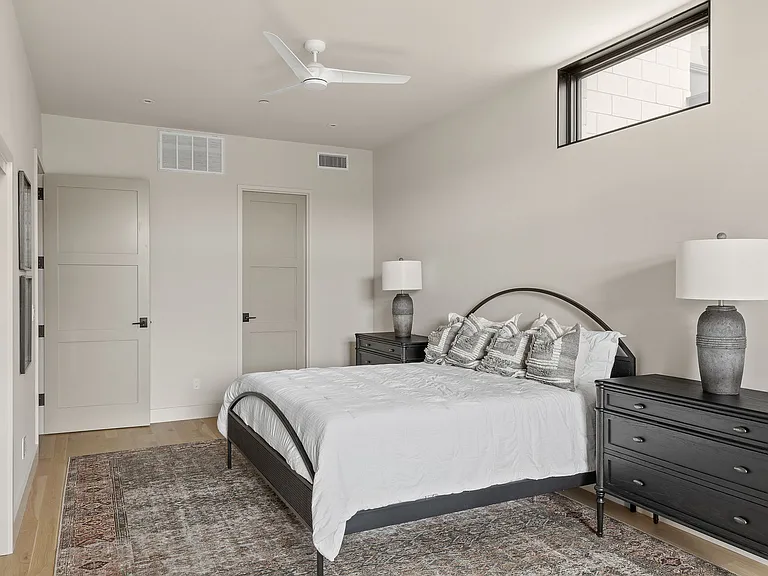 1325 N Dewey Ave #1325 — Photo 4