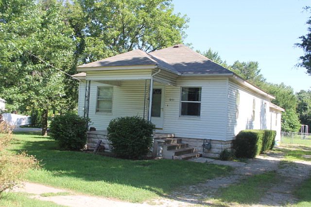 1st image of 1001 E Washington St