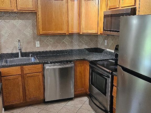 4th image of 8941 Gaylord St #209