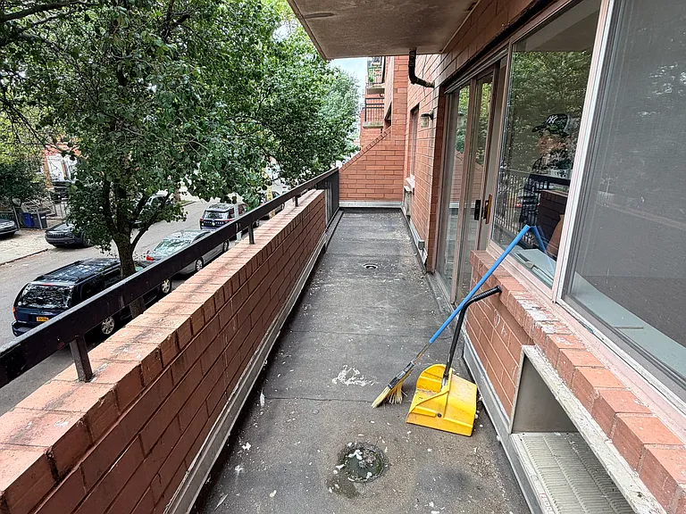 15813 72nd Ave #3 — Photo 1
